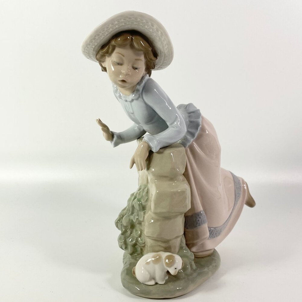Lladro Nao Girl searching for her Puppy large 8 inches figurine